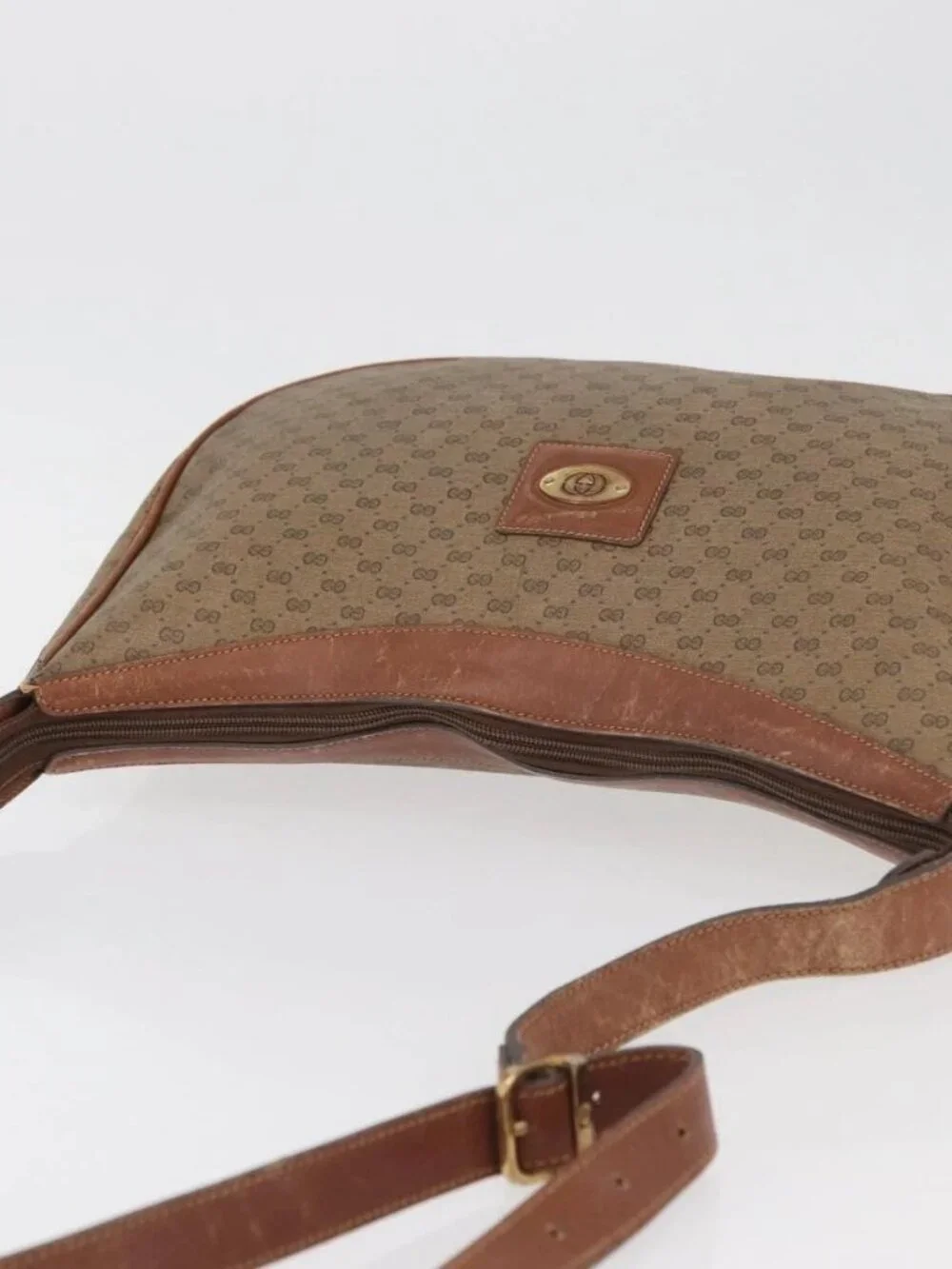 Gucci brand	gucci color	beige